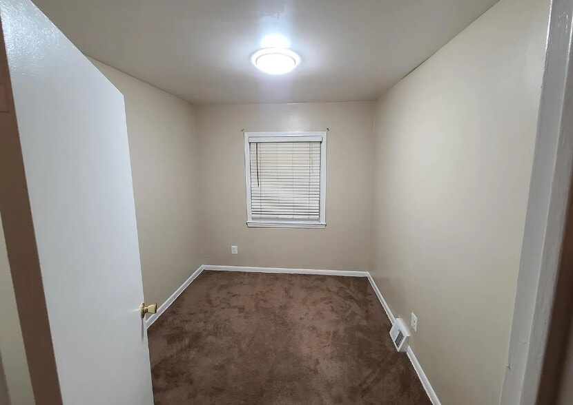 BedRoom_4 - 8708 Hargrave St