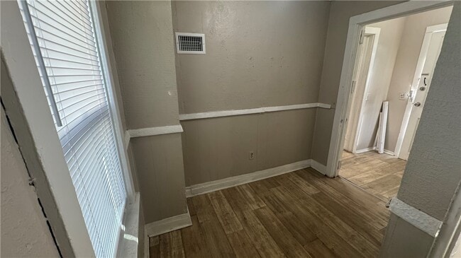 Building Photo - 57 Ferncliffe Dr