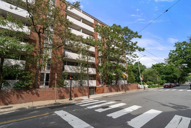 Building Photo - 29 Concord Ave