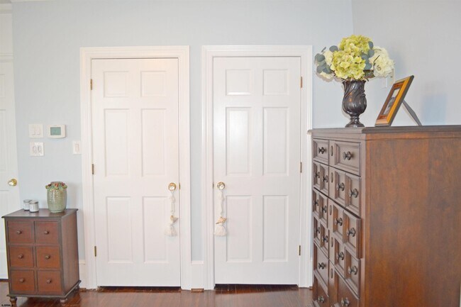 Building Photo - 16 S Somerset Ave