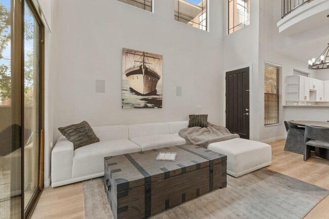 Building Photo - 14450 N Thompson Peak Pkwy