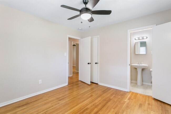 Building Photo - 208 Longhill Rd