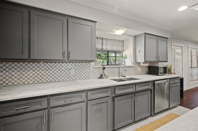 Building Photo - 2123 Wilson Dr