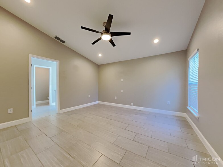 Building Photo - 3140 Tiburon Ln