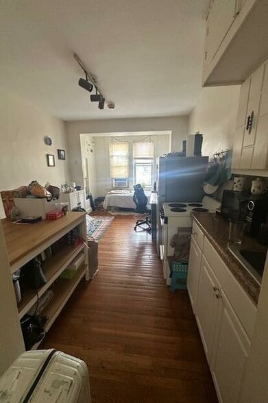 Building Photo - 70 Strathmore Rd