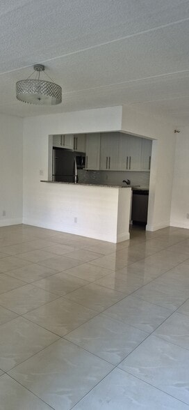 Primary Photo - 2100 Springdale Blvd