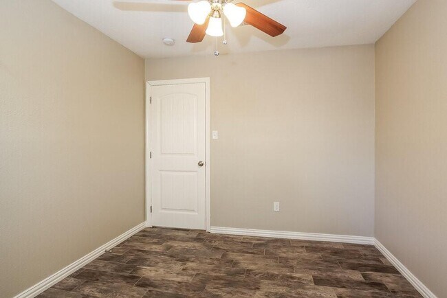 Building Photo - 10806 Clear Fork Dr