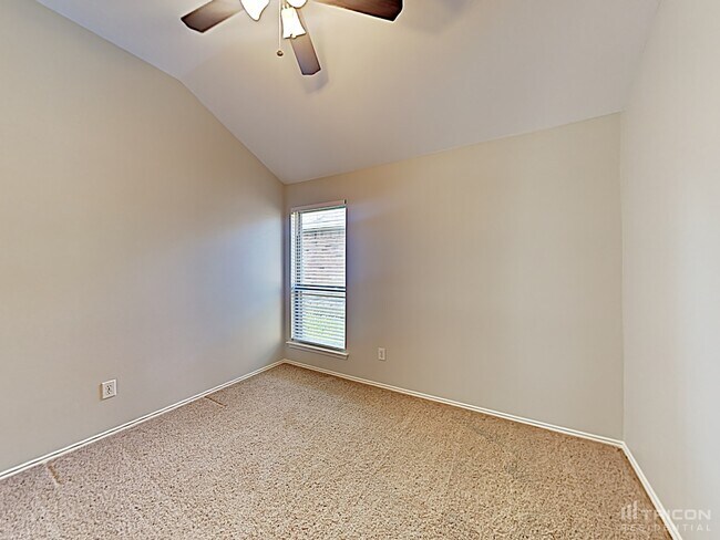Building Photo - 1701 Bob Dr