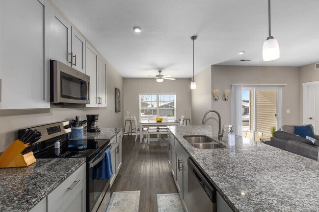 Building Photo - 3938 Pinot Dr
