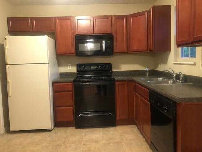 Building Photo - Charming 4-Bedroom Cape Cod Home in Knoxville