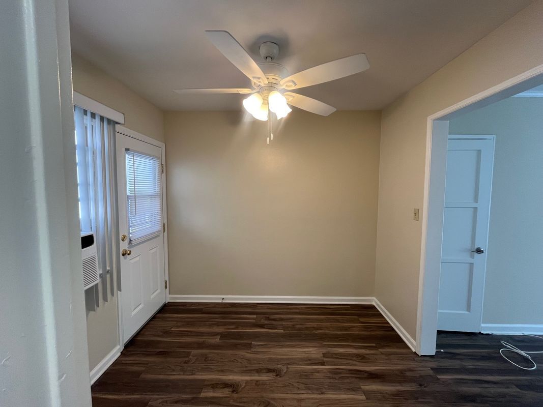 Building Photo - 132 N Maple St