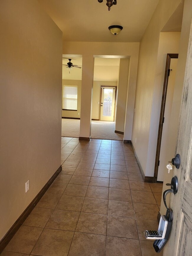 Building Photo - ?Gorgeous Home in the Valencia Neighborhoo...