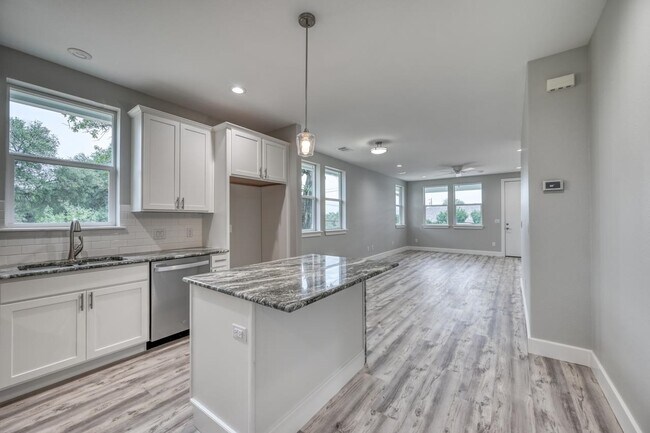 Building Photo - 1915 Willow