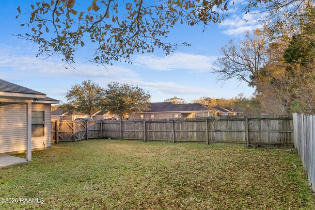 Building Photo - 128 Bottle Brush Ln