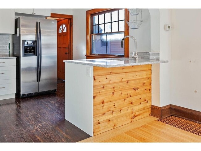 Building Photo - 445 Upton Ave S