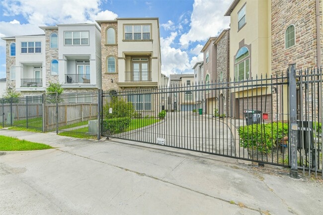 Building Photo - 11115 Olympia Dr
