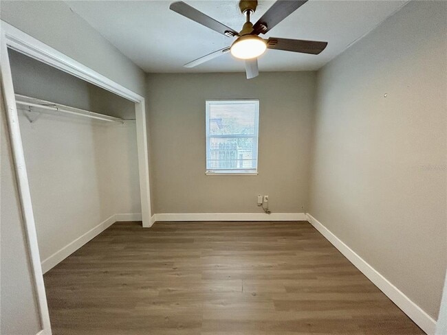 Building Photo - 706 E Flora St