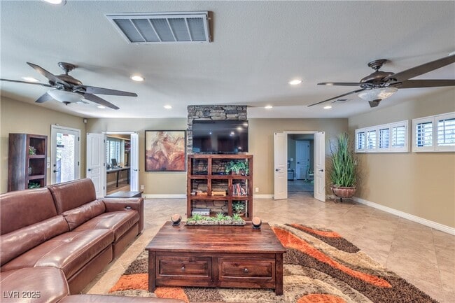 Building Photo - 2701 Alta Dr