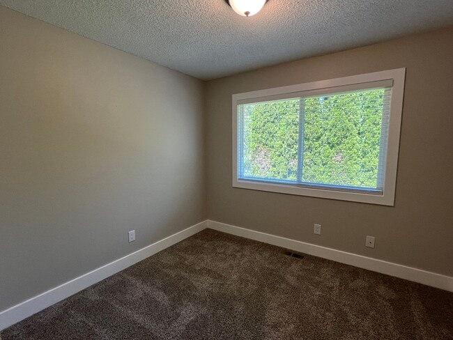 Building Photo - Remodeled 3 Bedroom in Gresham