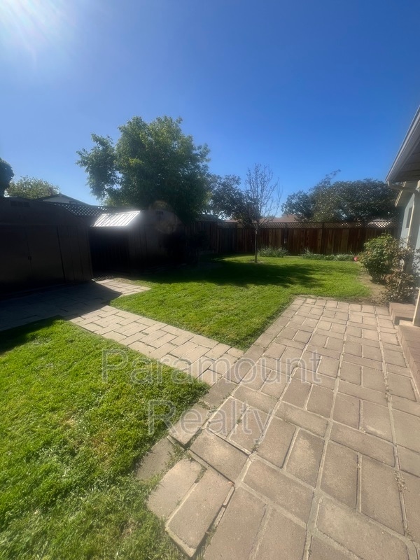 Building Photo - 7698 Redbud Ct