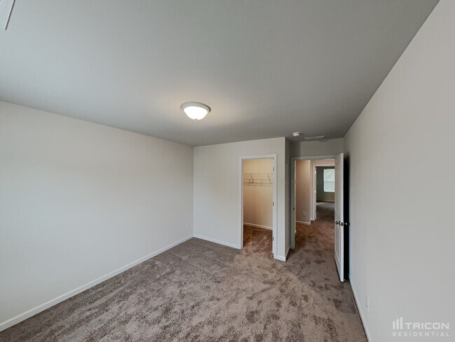 Building Photo - 3765 Streamside Dr