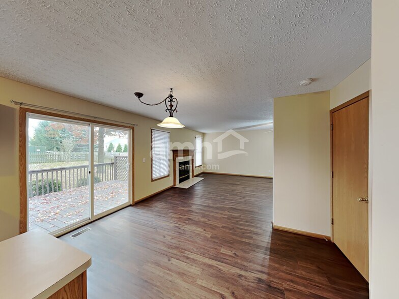 Building Photo - 1840 Pine Grove Pl