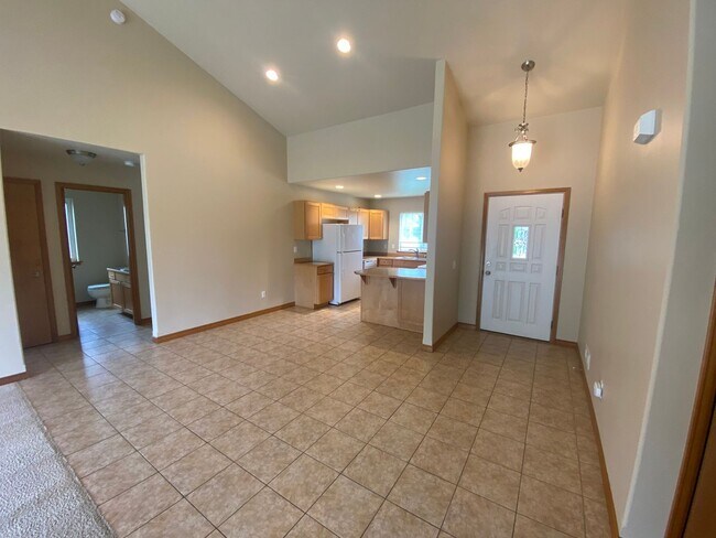 Building Photo - Nice 3 Bed, 2 Bath Home!