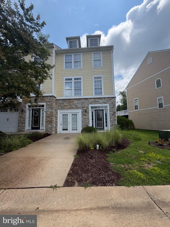Building Photo - 701 Monroe Point Dr
