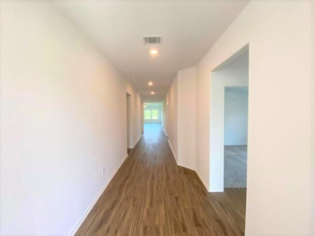 Building Photo - 480 Jack Ryan