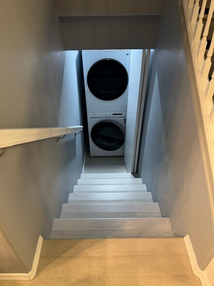 Building Photo - 1431 E Drucker St