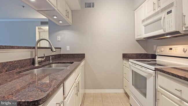 Building Photo - 1504 Lincoln Way