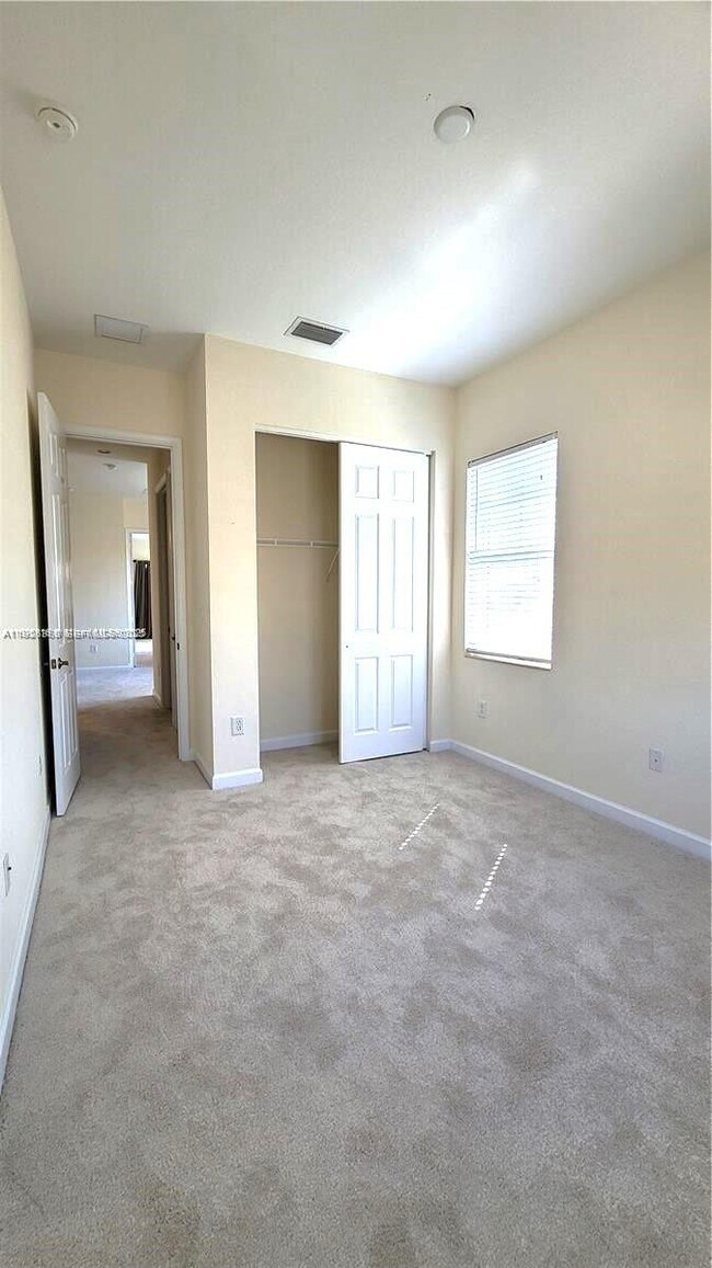 Building Photo - 6033 NW 118th Dr