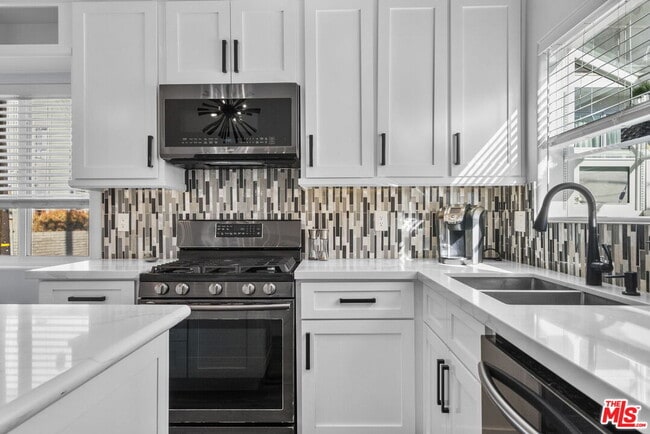 Building Photo - 126 Driftwood St