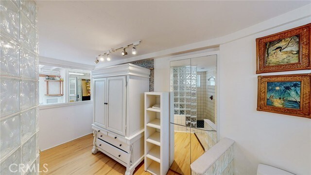 Building Photo - 274 Diamond St