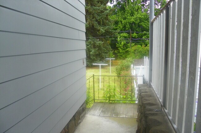 Building Photo - PETS CONSIDERED! Located in Bend's HISTORIC District, Walk to Drake Park! A/C, All Appliances, Ha...