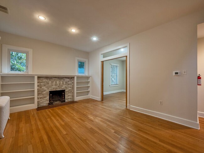 Building Photo - Charming, Renovated Bungalow in NW DC Tenley Area