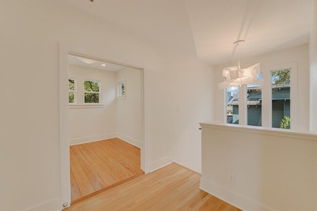 Building Photo - 1203 Newton St