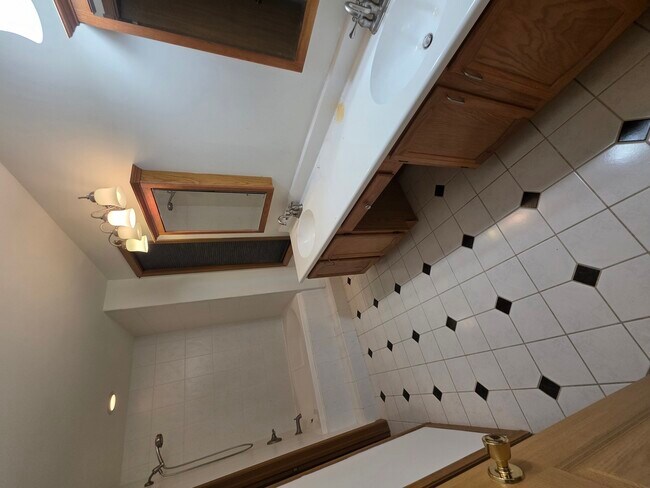 Building Photo - 4601 Olmstead Dr