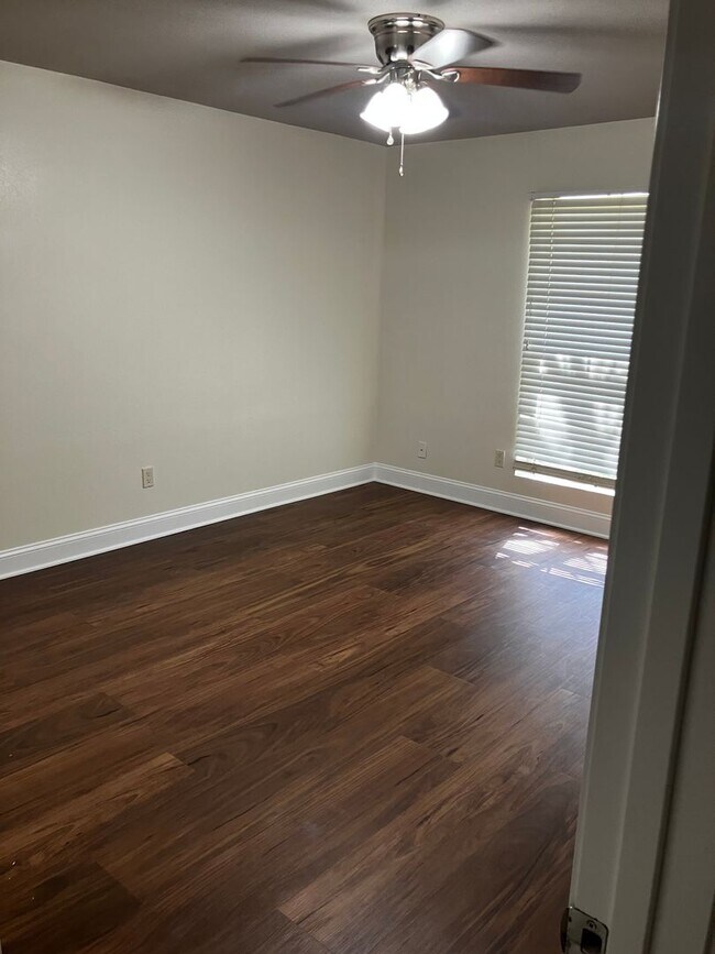 Building Photo - Charming 3-bedroom, 2-bathroom home