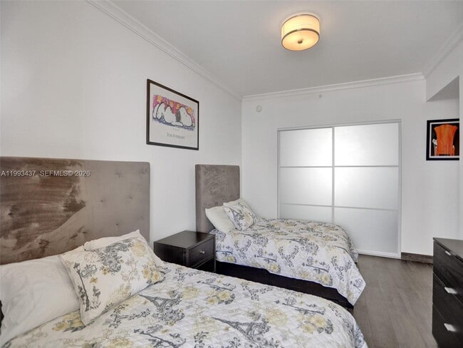 Building Photo - 17875 Collins Ave