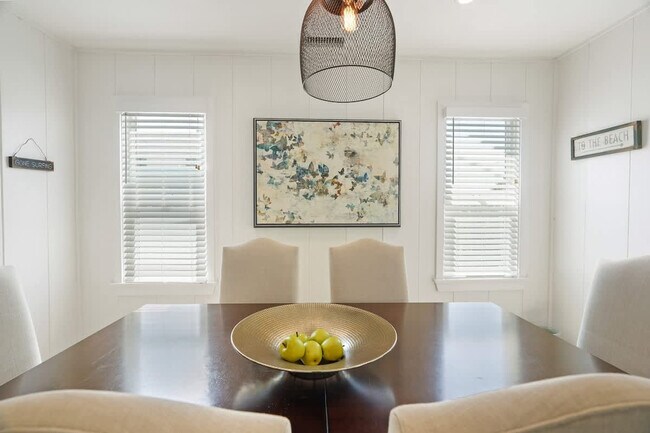 Building Photo - 2464 Jefferson St