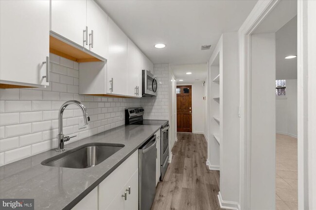 Building Photo - 1734 Q St NW