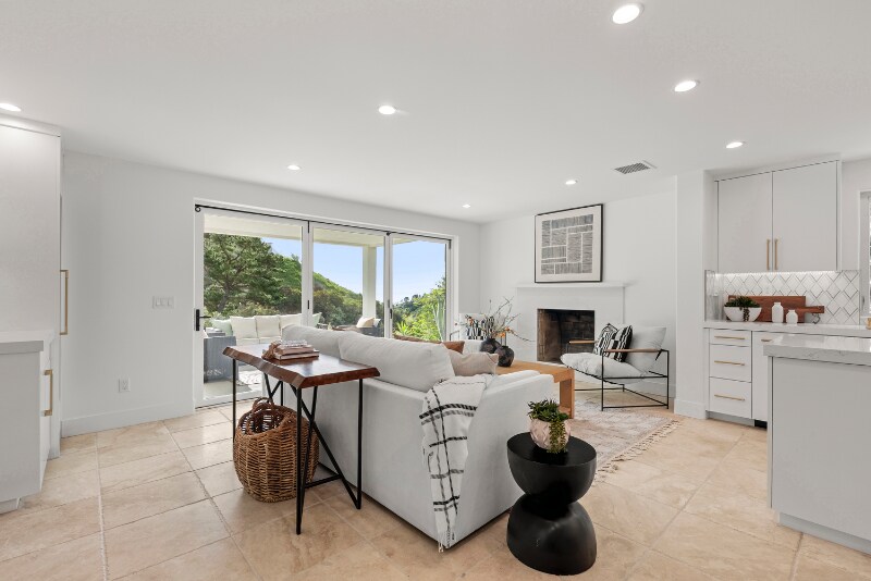 Building Photo - 10825 Savona Rd