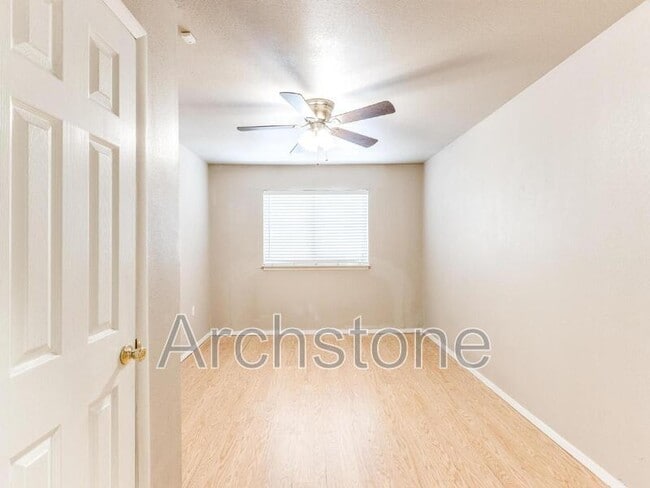 Building Photo - 501 S Santa Fe Dr