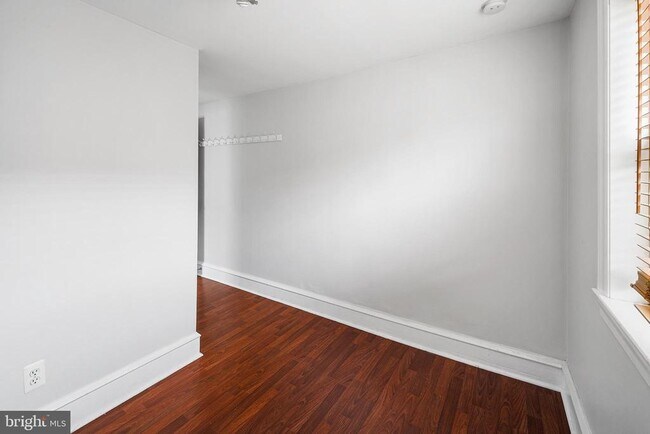 Building Photo - 623 Gerritt St
