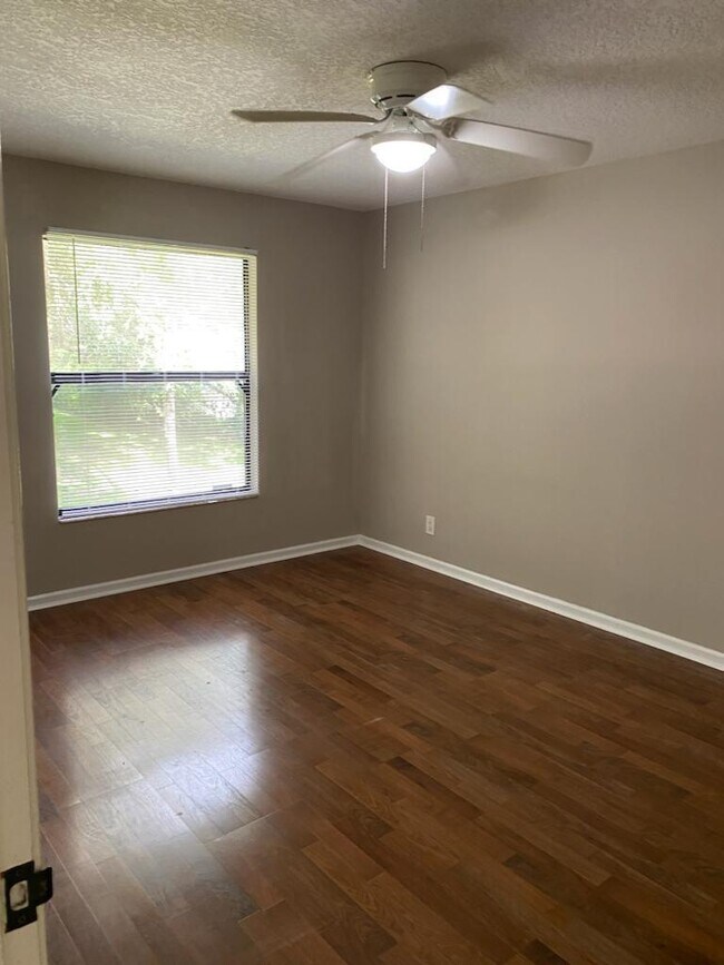 Building Photo - 3139 Millwood Terrace