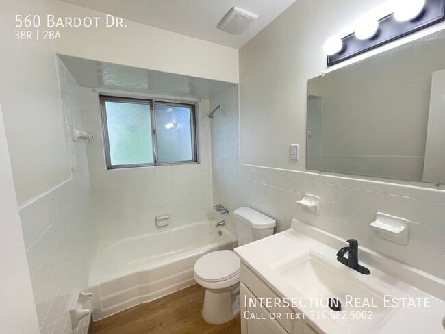 Building Photo - 560 Bardot Dr