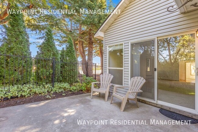 Building Photo - 9640 W Sleepy Hollow Ln