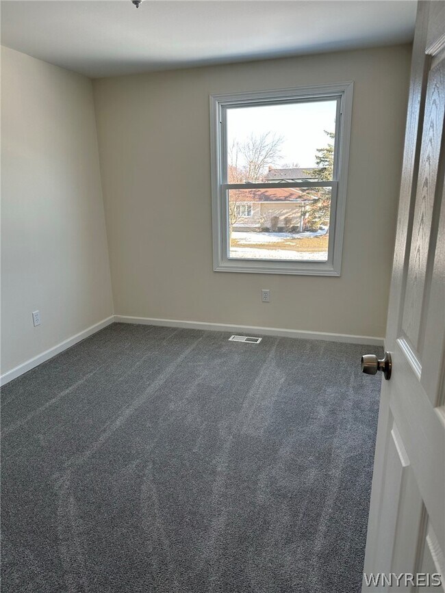 Building Photo - 263 Kaymar Dr