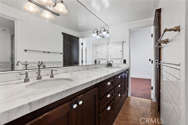 Building Photo - 250 Santo Tomas Ave